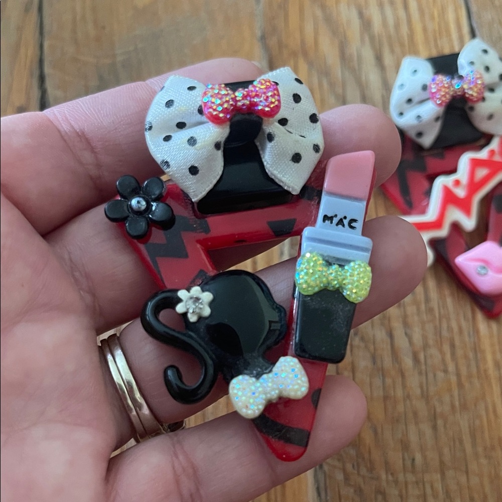 MAC Inspired Red and Black earrings - Picture 3 of 3